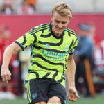 Fanúšikovia Arsenalu prišli k prekvapivému poznaniu Martina Odegaarda a Eberechiho Eze