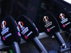 Fanúšikovia Celticu sú frustrovaní z toho, že počas zápasu Európskej ligy sa prerušil informačný kanál TNT Sports, čo spôsobilo, že diváci zmeškali dôležitý gól Fanúšikovia Celticu zostali frustrovaní, keď sa prerušil informačný kanál TNT Sports o ich kritickom zápase Európskej ligy, čo spôsobilo, že minuli gól