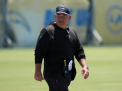 Fanúšikovia Chargers chcú, aby bol OC Greg Roman vyhodený za spornú prehru v play-off vs. Patriots logo pochodového šialenstva