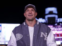 Fanúšikovia NFL klaun Roba Gronkowskiho za bagatelizovanie Bills Josha Allena proti Patriots v play-off logo pochodového šialenstva