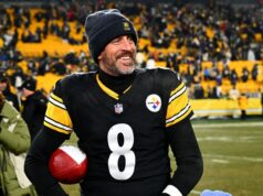 Fanúšikovia NFL reagujú, keď Aaron Rodgers prichádza na zápas s divokou kartou Steelers proti Texans logo pochodového šialenstva