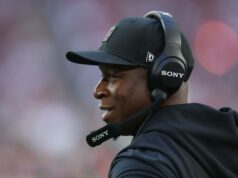 Fanúšikovia NFL reagujú, keď sa Raheem Morris chystá na rozhovor s Titans, Cardinals & Giants po odchode Falcons logo pochodového šialenstva