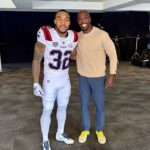 Hviezda Patriots TreVeyon Henderson na obrázku v drese tímu pre Super Bowl LX
