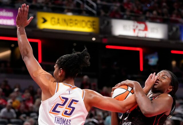 Fanúšikovia reagujú na divoký fyzický moment Aliyah Boston s Alyssou Thomasovou po bloku
