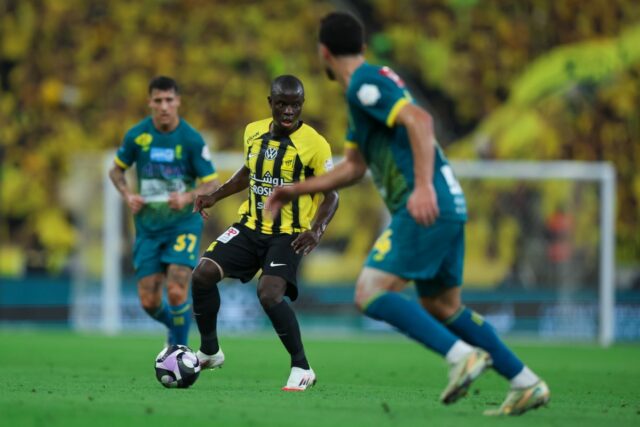 Fenerbahçe plánuje získať N'Golo Kantého z Al-Ittihad
