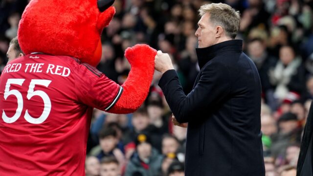 Fletcher si v pondelok vypočuje osud manažéra Man Utd a Fletcher si v pondelok vypočuje osud manažéra Man Utd a nalieha na hráčov, aby „nepremrhali sezónu“