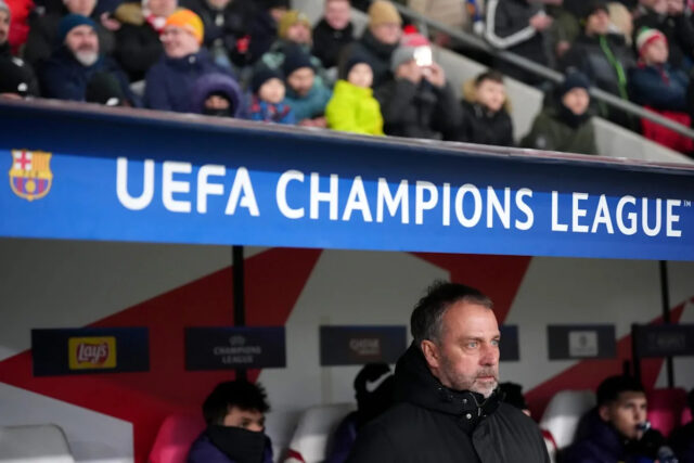 Flickove nápady na vyriešenie krízy stredu poľa Barcelony v súboji Ligy majstrov proti Kodani
