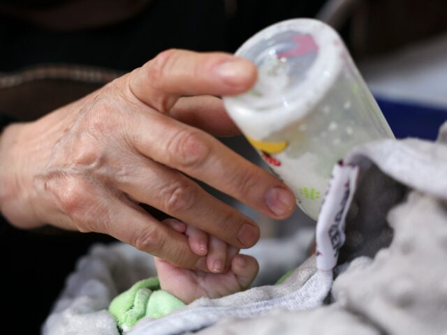 Francúzska firma Lactalis najnovšie stiahla dojčenskú výživu z dôvodu strachu z kontaminácie | Správy o zdraví
