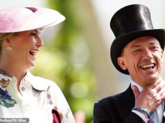 Frankie Dettori nedokázal zaplatiť dlh na daniach vo výške 765 000 libier po tom, čo sa dostal do konkurzu – napriek tomu, že ako najslávnejší džokej na svete zinkasoval 20 miliónov libier Frankie Dettori (vpravo) - na obrázku tu v Royal Ascot v roku 2024 s vojvodkyňou z Edinburghu - nebol schopný zaplatiť svoj daňový dlh vo výške 765 000 libier po tom, čo sa dostal do konkurzu