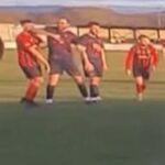 Hráč Trearddur Bay Tom Taylor bol zatknutý po tom, čo počas zápasu udrel hráča lakťom