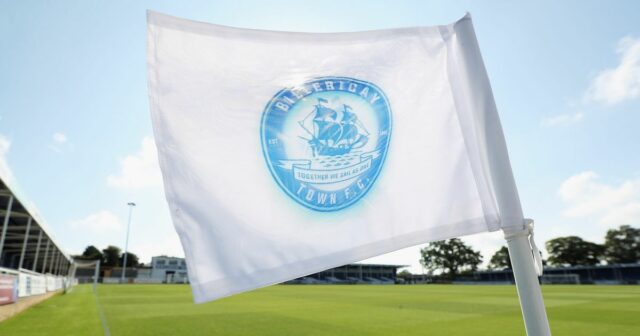 Futbalista sa vážne zranil pri „nevyprovokovanom útoku“, uvádza sa vo Billericay Town vydalo vyhlásenie, že ich hráč Jack Evans bol zapojený do nevyprovokovaného útoku.