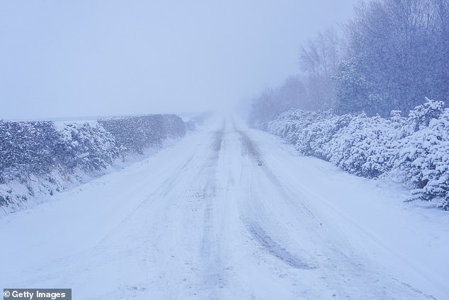 Futbalové zápasy EFL a National League ODLOŽENÉ po varovaní pred Nepriaznivé počasie v Spojenom kráľovstve malo za následok odloženie mnohých futbalových zápasov