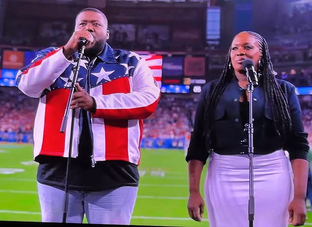 Futbaloví fanúšikovia sa tešia na „najlepšiu národnú hymnu všetkých čias“, Futbaloví fanúšikovia vo štvrtok chválili národnú hymnu The War and Treaty