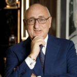 Futbalový superagent Jonathan Barnett (na obrázku) v firemnom e-maile nazval svoju údajnú obeť „otrokom“.