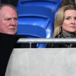 Terry Yorath so svojou dcérou Gabby Logan. Vo veku 75 rokov zomrel bývalý stredopoliar Leedsu a Walesu Terry Yorath, uviedla vo vyhlásení jeho rodina.