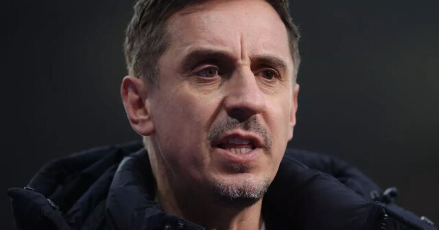 Gabriel Martinelli oslavuje svoj 3. a 4. gól Arsenalu s (R) Noni Madueke