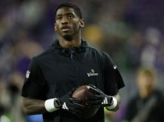 Generálny riaditeľ Vikingov Kwesi Adofo-Mensah otvorene hovorí o zatknutí Jordana Addisona, čo ovplyvňuje budúci vstup WR do zmluvného roka logo pochodového šialenstva