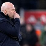 Gerrard trvá na tom, že remíza Liverpoolu je 'neprijateľná', keďže tlak na vyhodenie Slotu rastie - 'Čaká nás ťažký týždeň'