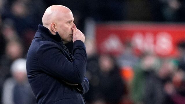 Gerrard trvá na tom, že remíza Liverpoolu je 'neprijateľná', keďže tlak na vyhodenie Slotu rastie - 'Čaká nás ťažký týždeň'
