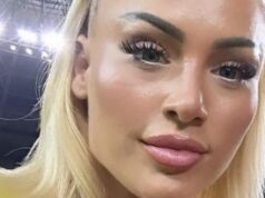 Glamová futbalistka Alisha Lehmannová rozbila kameramana svojráznym výstrelom, keď ho objal šťastný blbec Alisha Lehmannová