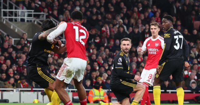 Lisandro Martinez si vkladá do vlastnej siete