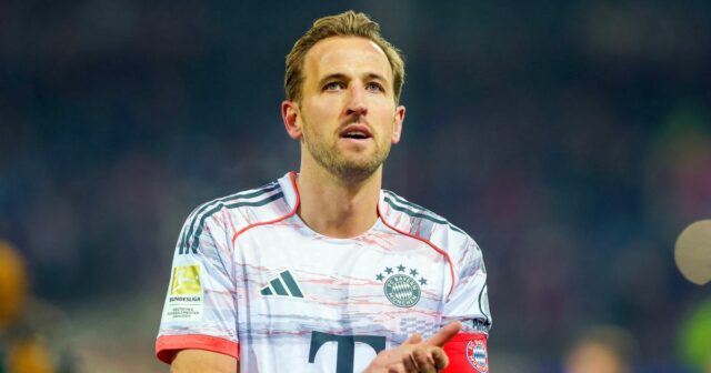 HEIDENHEIM, NEMECKO - 21. DECEMBRA: Harry Kane z FC Bayern Mníchov oslavuje víťazstvo po zápase Bundesligy medzi 1. FC Heidenheim 1846 a FC Bayern Mníchov vo Voith-Aréne 21. decembra 2025 v nemeckom Heidenheime. (Foto Sebastian El-Saqqa - firo sportphoto/Getty Images)