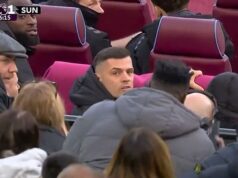 Granit Xhaka sa dostane do vášnivej hádky s fanúšikmi West Hamu za lavičkou (keď ani nehrá!) Granit Xhaka bol zapojený do ostrej konfrontácie s fanúšikmi za lavičkou West Hamu