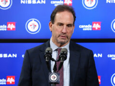 HC Scott Arniel „štekal“ na hráčov Jets, keď Winnipeg premárnil vedenie 3:1 vs. Oilers, čo viedlo k jedenástej prehre v rade. HC Scott Arniel "štekal" na hráčov Jets, keď Winnipeg premárnil vedenie 3:1 vs. Oilers, čo viedlo k jedenástej prehre v rade.