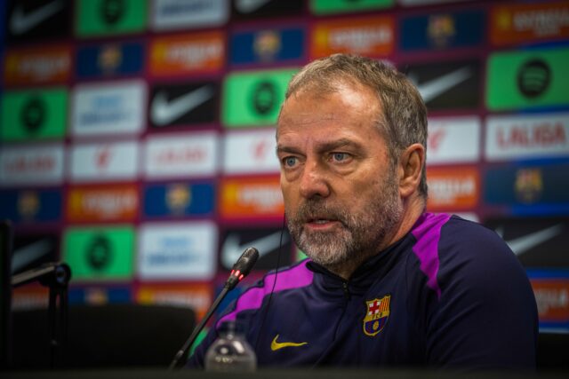 Hansi Flick posiela správu hráčovi Barcelony uprostred očakávaného odchodu
