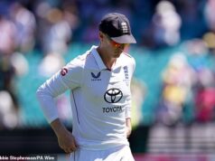 Harry Brook sa topí v egu a arogancii – jediný spôsob, ako prestane veriť vo vlastnú neporaziteľnosť, je vypadnúť, píše IAN HERBERT Harry Brook bol tak unesený pocitom vlastnej neporaziteľnosti, že stratil schopnosť rozoznať dobrú loptu od zlej a priniesť trochu úsudku.