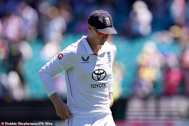 Harry Brook sa topí v egu a arogancii – jediný Harry Brook bol tak unesený pocitom vlastnej neporaziteľnosti, že stratil schopnosť rozoznať dobrú loptu od zlej a priniesť trochu úsudku.