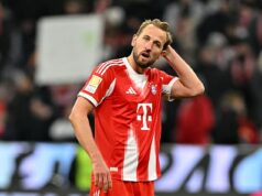 Harry Kane je Augsburgom brutálne VYSMEŠENÝ po tom, čo ohromil Bayern Mníchov v jednom z najväčších šokov v Bundeslige, aby ukončil nádeje Vincenta Kompanyho na „neporaziteľný“ Harry Kane bol brutálne trollovaný Augsburgom po tom, čo v obrovskom šoku porazil Bayern Mníchov