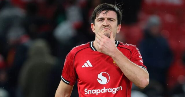 Harry Maguire zostrelili, keď zúrivý Roy Keane odmietol komentáre esa Harry Maguire si ľavou rukou drží bradu