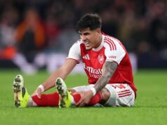 Hincapie, Calafiori, Mosquera – Najnovšie správy o zranení Arsenalu a dátumy návratu po remíze Liverpoolu Piero Hincapie sa zranil počas zápasu Arsenal vs Liverpool