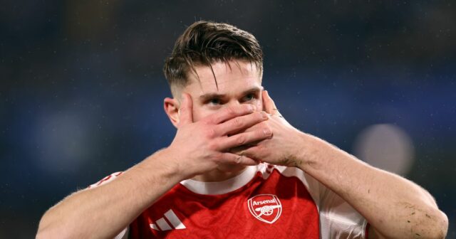 Hodnotenie hráčov Arsenalu ako hviezdy Viktora Gyokeresa a piatich ďalších Viktor Gyokeres z Arsenalu oslavuje