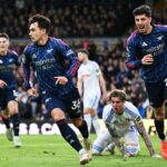 Martin Zubimendi z Arsenalu oslavuje gól proti Leedsu United