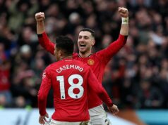 Hodnotenie hráčov Man United vs. Man City, pretože Casemiro získal 9 a piati ďalší 8/10 Kamerunský stredopoliar Manchestru United #19 Bryan Mbeumo (R) oslavuje s útočníkom Manchestru United z Pobrežia Slonoviny #16 Amadom Diallom (L) po strelení úvodného gólu počas futbalového zápasu anglickej Premier League medzi Manchestrom United a Manchestrom City na Old Trafford v Manchestri na severozápade Anglicka 17. januára 2026. REDAKČNÉ POUŽITIE. Nepoužívať s nepovolenými audio, video, dátami, súpiskami zápasov, klubovými/ligovými logami alebo „živými“ službami. Online použitie v zápase je obmedzené na 120 obrázkov. Ďalších 40 obrázkov môže byť použitých v predĺžení. Žiadna emulácia videa. Používanie sociálnych médií počas zápasu je obmedzené na 120 obrázkov. Ďalších 40 obrázkov môže byť použitých v predĺžení. Nepoužíva sa v stávkových publikáciách, hrách alebo publikáciách pre jednotlivé kluby/ligy/hráčov. /