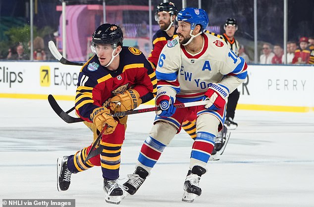 Hokejoví fanúšikovia zúria pri národnej hymne a bizarnej hudbe pre Hokejoví fanúšikovia vyjadrili svoj hnev po bizarnej skladbe, ktorá sa hrala pred Winter Classic
