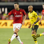 Howard Webb bráni PGMOL po rozhodnutí červenej karty Dioga Dalota