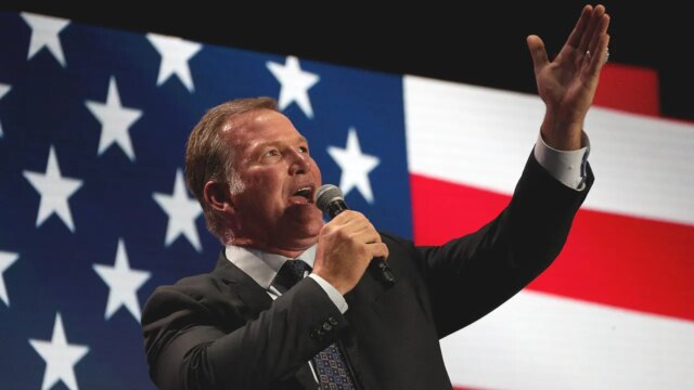 Hra play-off Bears-Rams sa začína epickou hymnou
