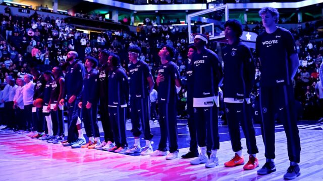Hráči Timberwolves reagujú na úmrtia po streľbe na ICE v Hráči Timberwolves reagujú na úmrtia po streľbe na ICE v Minneapolise vyhlásením