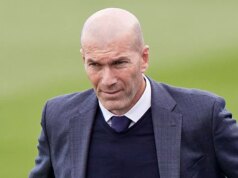 Hral som so Zinedinom Zidanom a za Man Utd – dve veci mu bránia prevziať vedenie. Televízny učenec a bývalý futbalista Michael Owen sa pozerá, ako hovorí pred zápasom Premier League medzi Wolverhampton Wanderers a Burnley FC v Molineux.