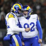 Hráč Rams Harrison Mevis oslavuje svoj víťazný gól z poľa proti Bears