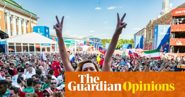 Hrnček Globe sa minie, vezmite si niekoľko. Nádej existuje mimo arén|Globe Mug 2026 
