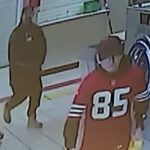 Dospievajúceho zamestnanca práčovne terorizoval muž s mačetou