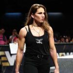 Hviezda AEW a členka Death Riders Marina Shafir predvádza brutálne bojové jazvy po tom, čo išla do vojny proti svojmu manželovi