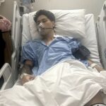 Mladík zo severného Melbourne Paul Curtis prezradil, že bol evakuovaný z Bali počas mimosezónneho obdobia po tom, čo dostal život ohrozujúcu chorobu a neskôr bol nútený podstúpiť neodkladnú operáciu.