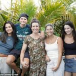 Kyra Cooney-Cross (druhá sprava) prezradila, že jej mama Jess (tretia zľava) trpí rakovinou štvrtého štádia