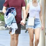 Hviezdu F1 Oscara Piastriho sme tento týždeň videli, ako si užíva prestávky v jednej z obľúbených austrálskych dovolenkových destinácií, Noosa na Sunshine Coast v Queenslande (na obrázku s priateľkou Lily Zneimerovou)