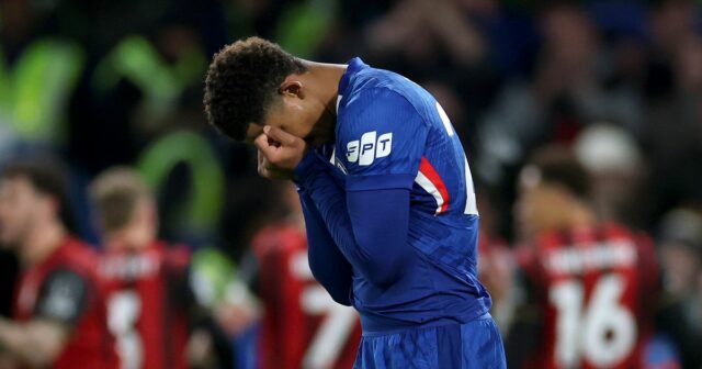 Hviezda Chelsea spáchala desiaty vodičský priestupok, pretože je označený za LONDÝN, ANGLICKO - 13. DECEMBRA: Wesley Fofana z Chelsea počas zápasu Premier League medzi Chelsea a Evertonom na Stamford Bridge 13. decembra 2025 v Londýne v Anglicku. (Foto: Harry Murphy - Danehouse/Getty Images)